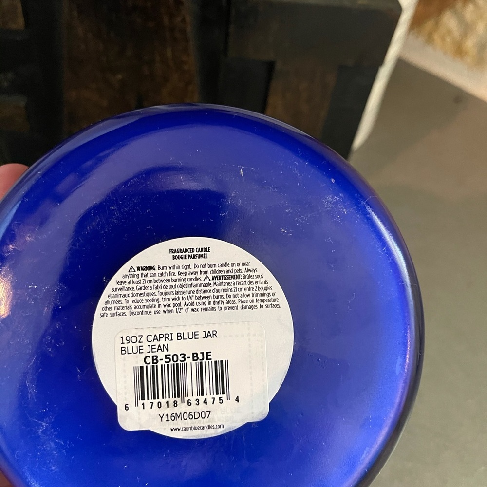 Brand New Capri Blue “Blue Jean” 19oz Candle - Picture 2 of 3